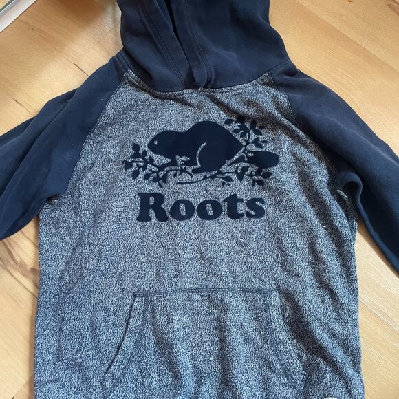 Boys Roots Sweater + Name Brand T-Shirts - Picture 1 of 8